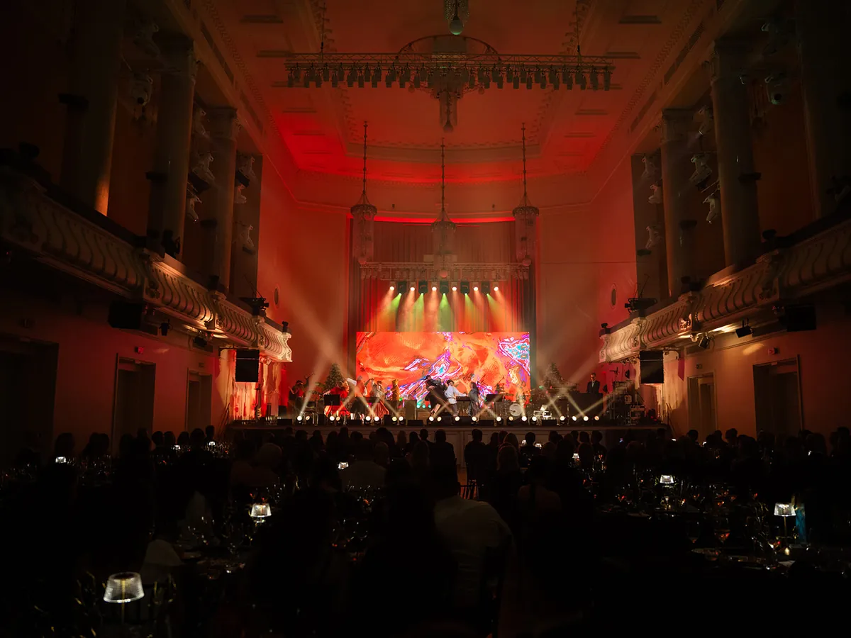 Täis kontserdisaal, laval kontsertlavastus